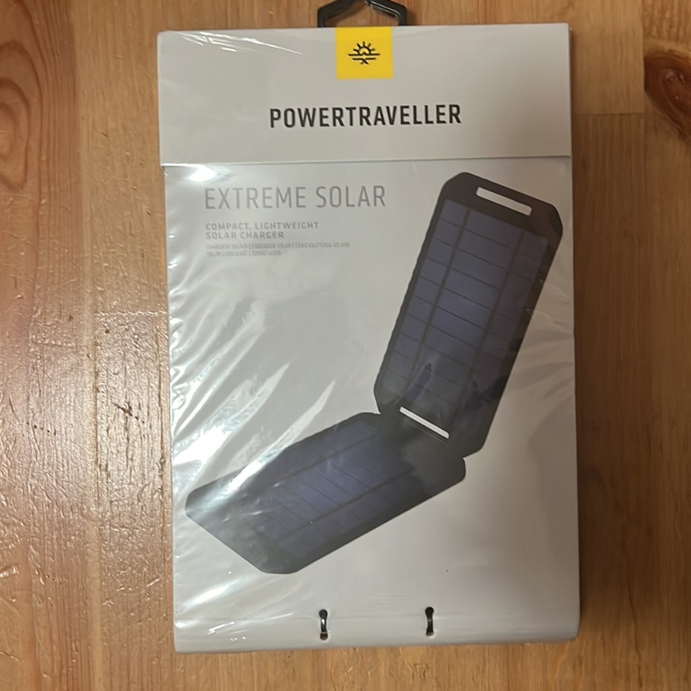 POWERTRAVELLER EXTREME SOLAR PORTABLE SOLAR CHARGER COMPACT & LIGHTWEIGHT - NIB